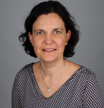 Evelyne D.